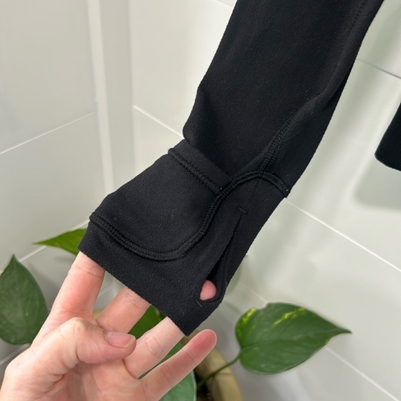 Lululemon Think Fast Pullover Shirt in Black Parallel Stripe Black White Size 4 - Picture 7 of 16